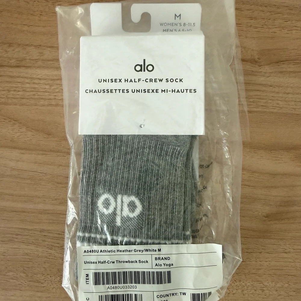 ALO Yoga Heather Grey Half-Crew Socks with White Logo size Medium